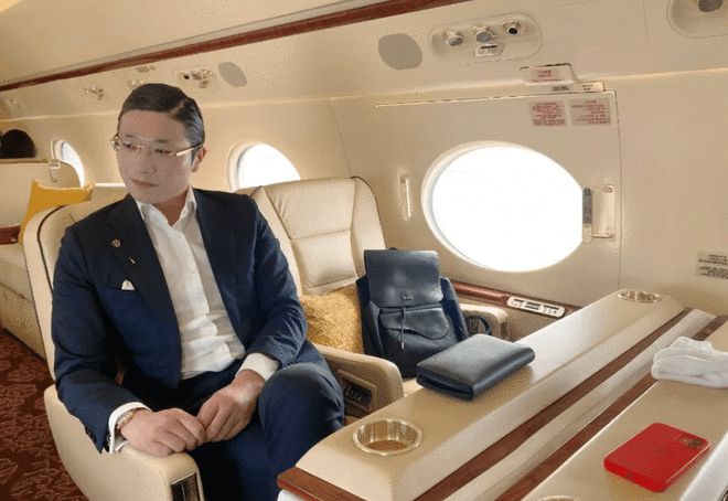 火爆全网的金融圈“人类高质量男性”,真实身份只是上海的外汇徐经理?