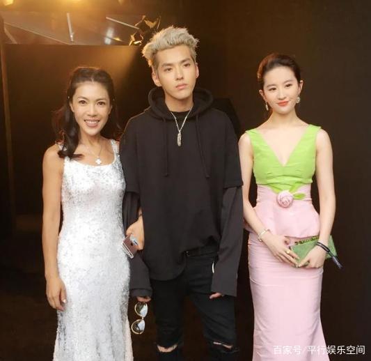 资本强捧：吴亦凡上位记