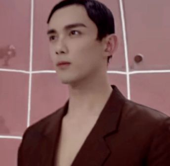 火爆全网的金融圈“人类高质量男性”,真实身份只是上海的外汇徐经理?